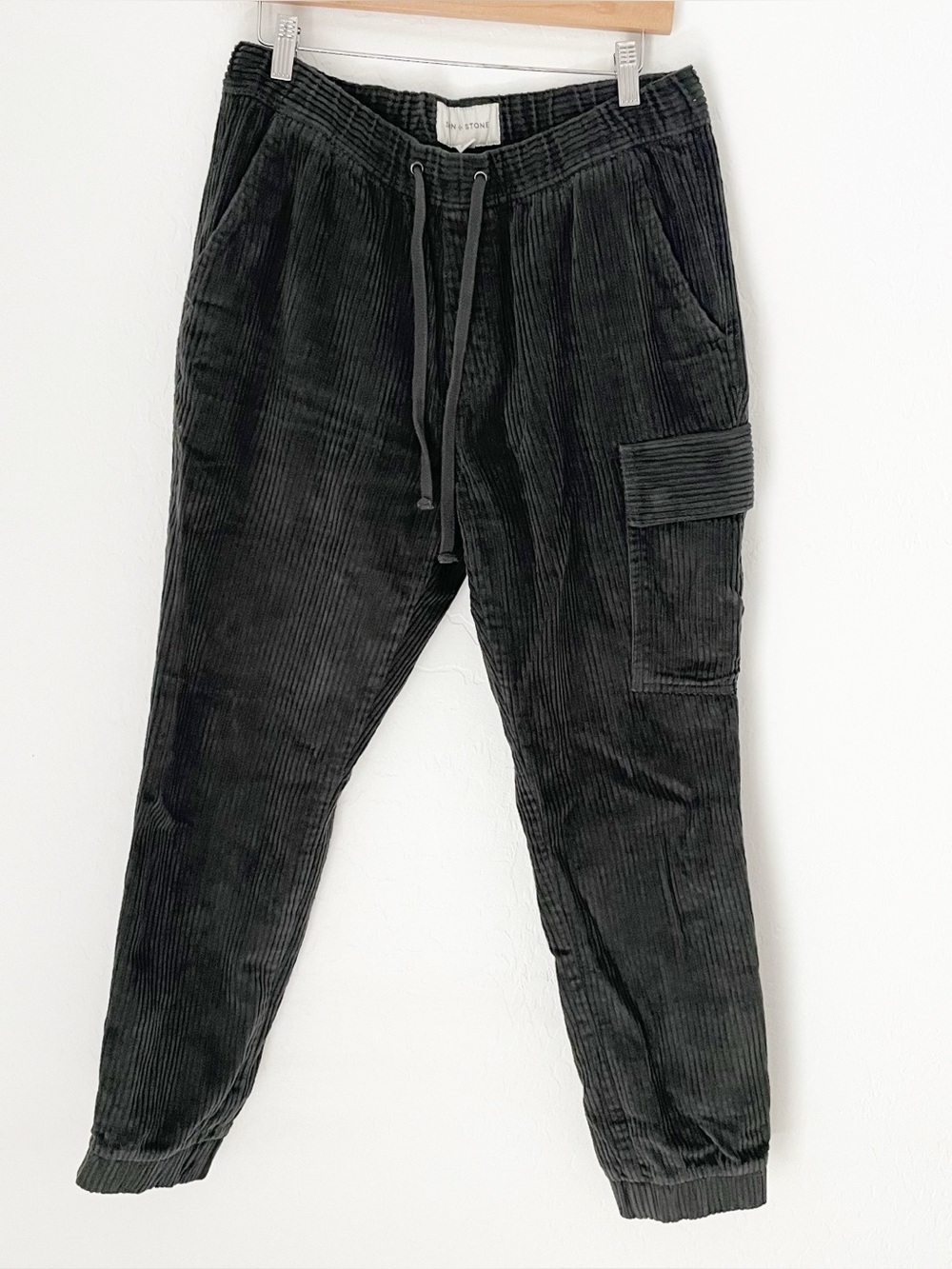Sun + Stone green corduroy jogger pants size medium